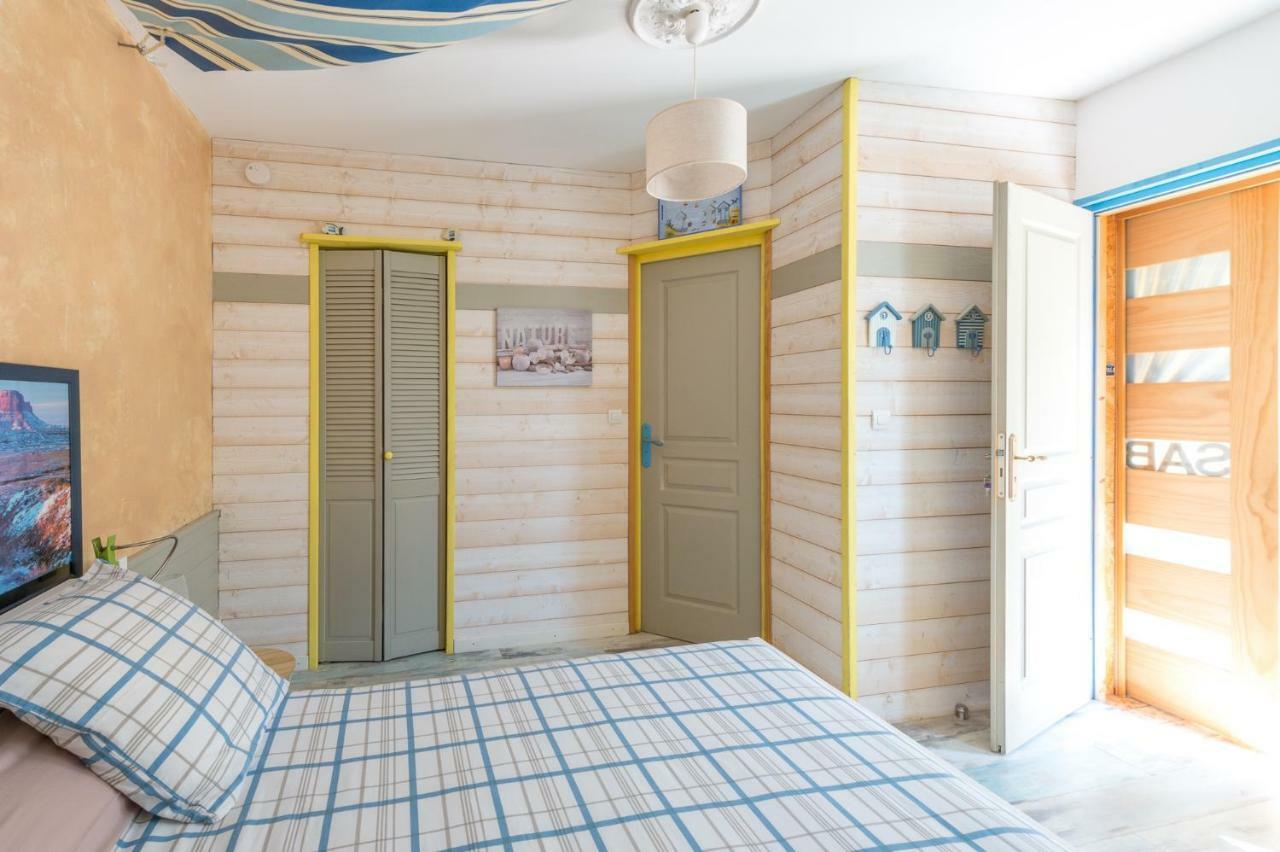 Bed and Breakfast L'Escale Marine - Couette Et Cafe Ла-Рошель Экстерьер фото