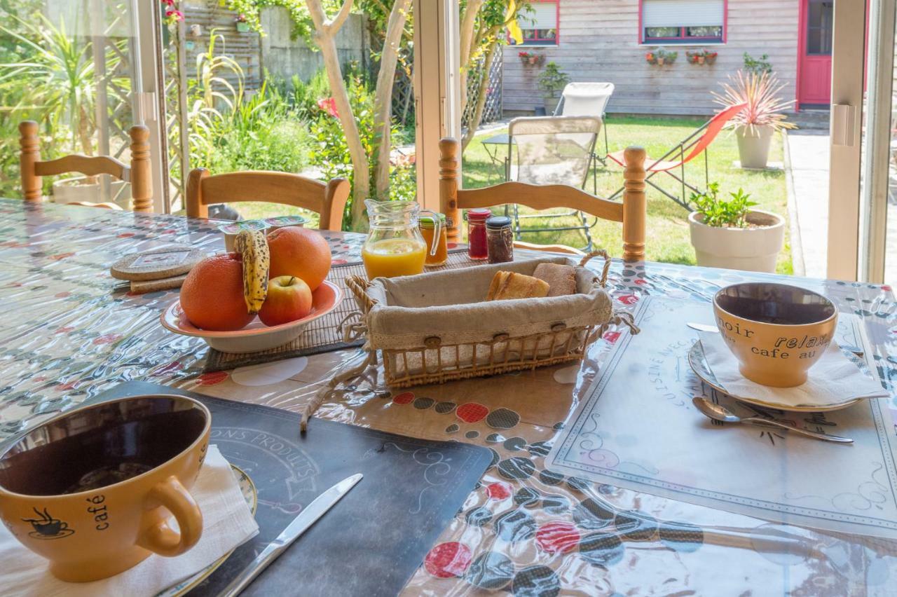 Bed and Breakfast L'Escale Marine - Couette Et Cafe Ла-Рошель Экстерьер фото