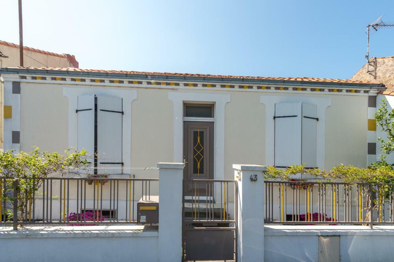 Bed and Breakfast L'Escale Marine - Couette Et Cafe Ла-Рошель Экстерьер фото